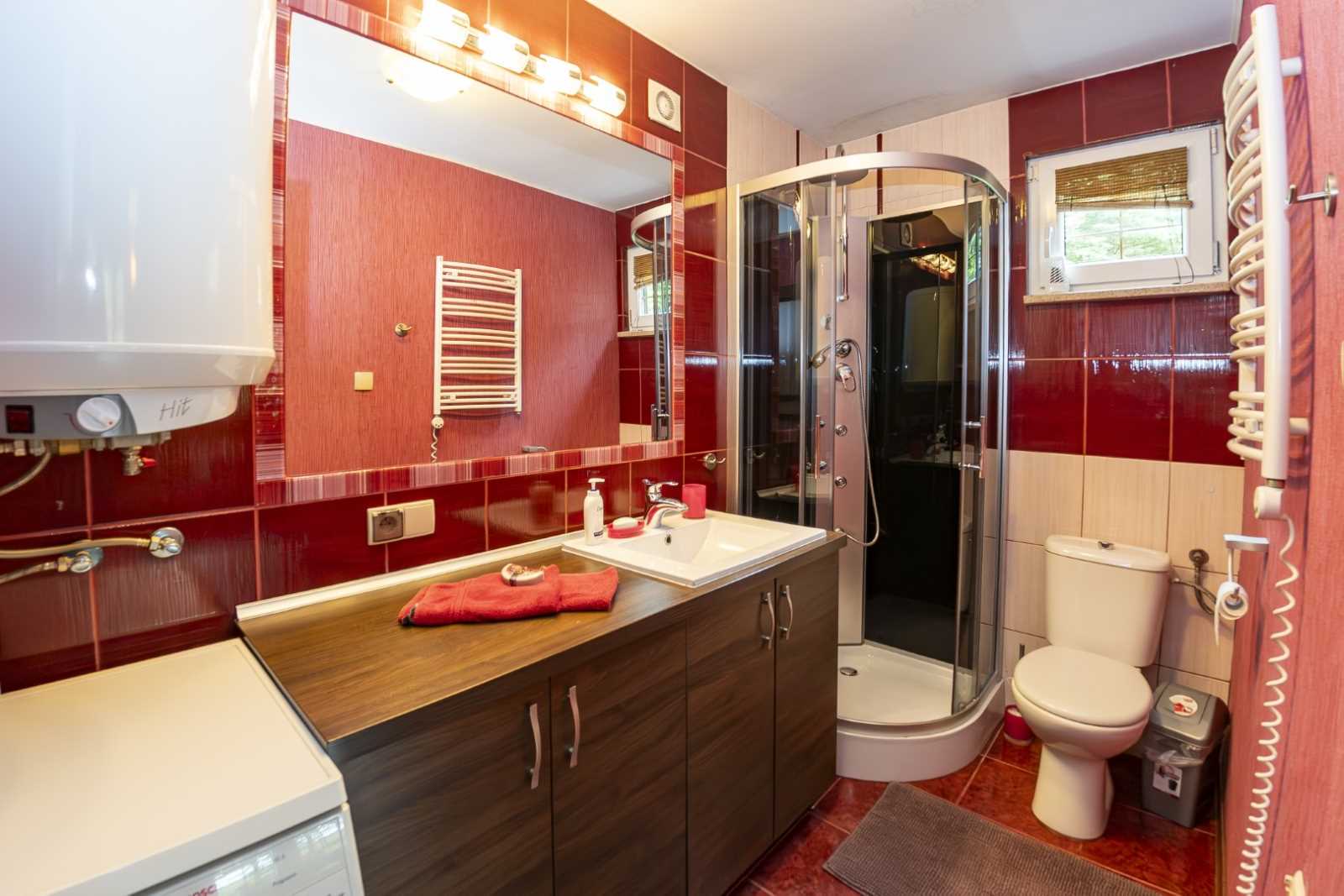Poziomka &mdash; Badezimmer mit Dusche